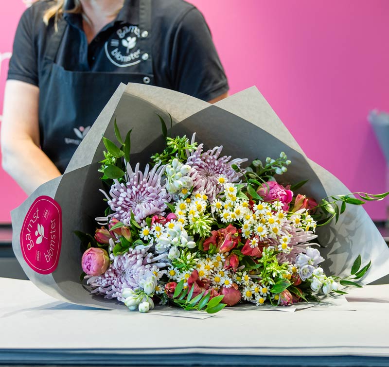 En flot farverig buket fra Gamst Blomst i Amager Centret 